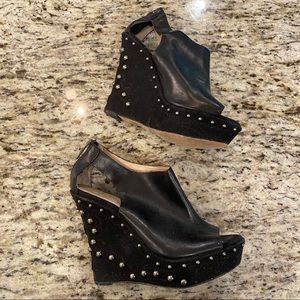 House of Harlow wedged shoe